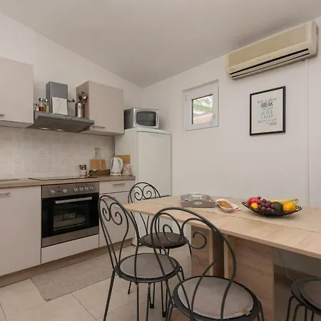 Awesome In With Kitchen Apartment *